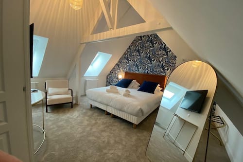 Family Suite | In-room safe, desk, laptop workspace, soundproofing