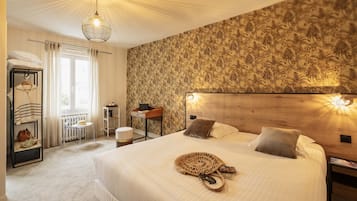 Superior Room | 1 bedroom, in-room safe, desk, laptop workspace