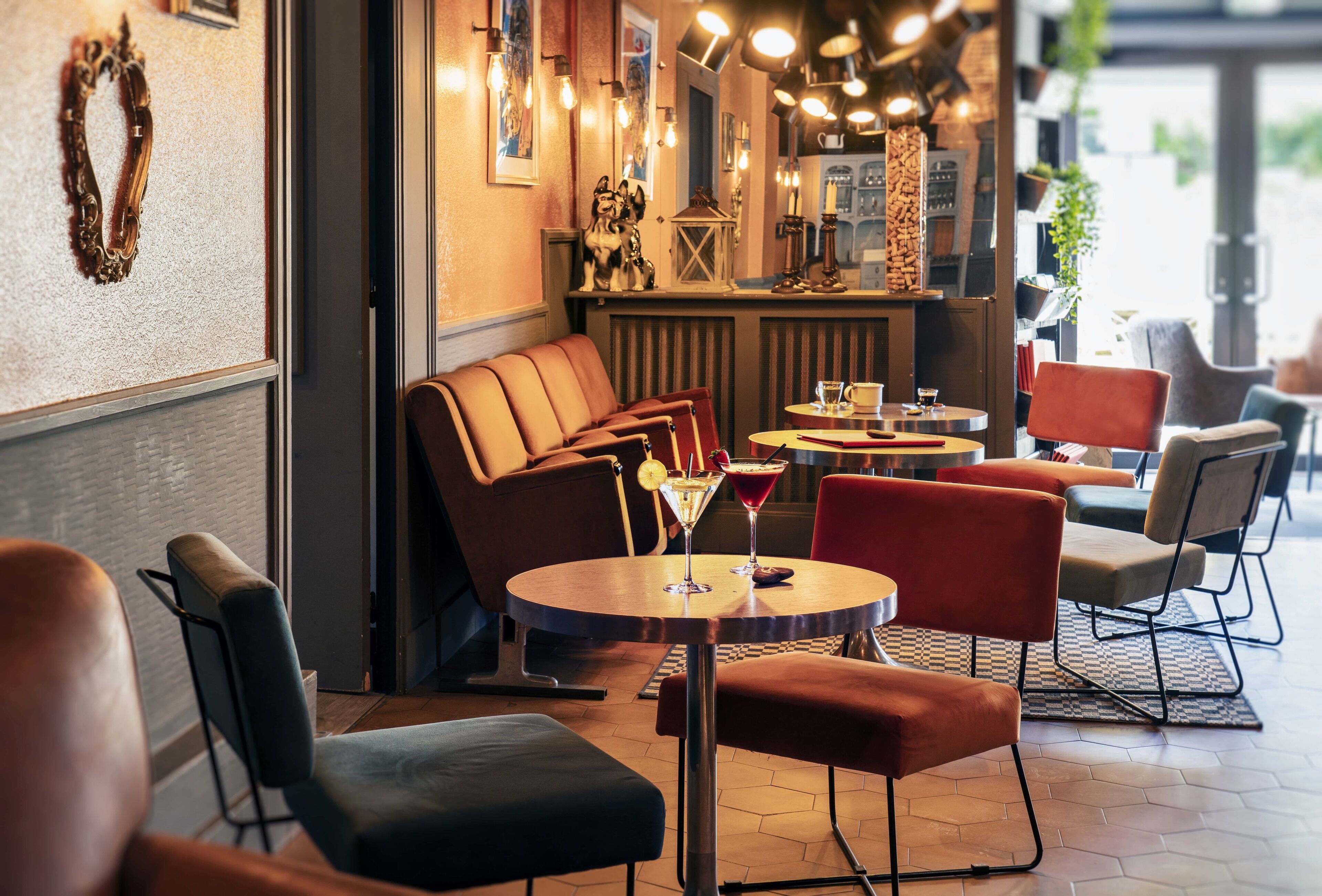 Bar lounge
