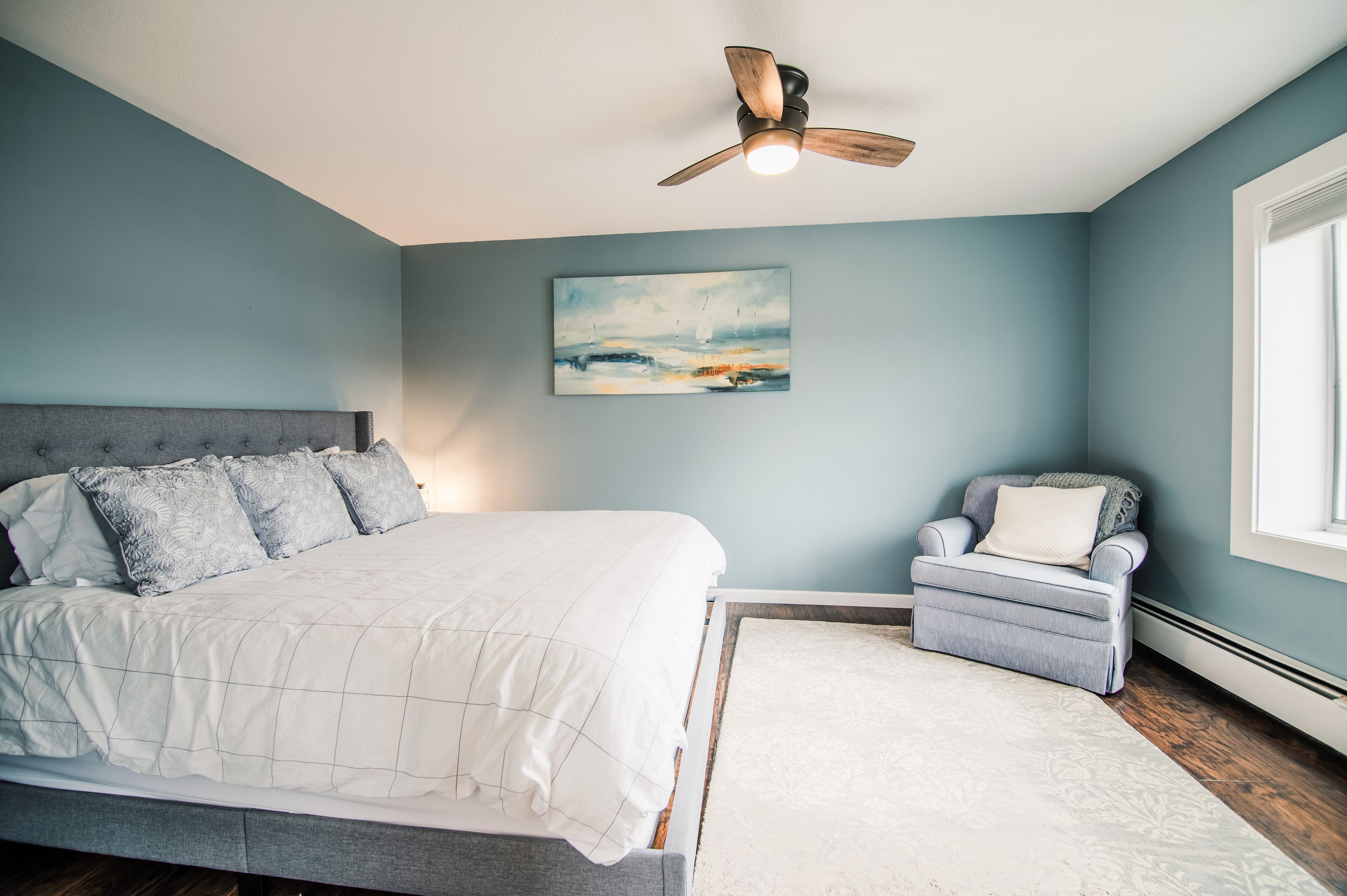 4 bedrooms, desk, iron/ironing board, travel cot