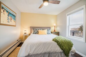 4 Schlafzimmer, Schreibtisch, Bügeleisen/Bügelbrett, Reisekinderbett