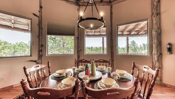 Studio (4 Bedrooms) | Tiện nghi, dịch vụ nơi lưu trú