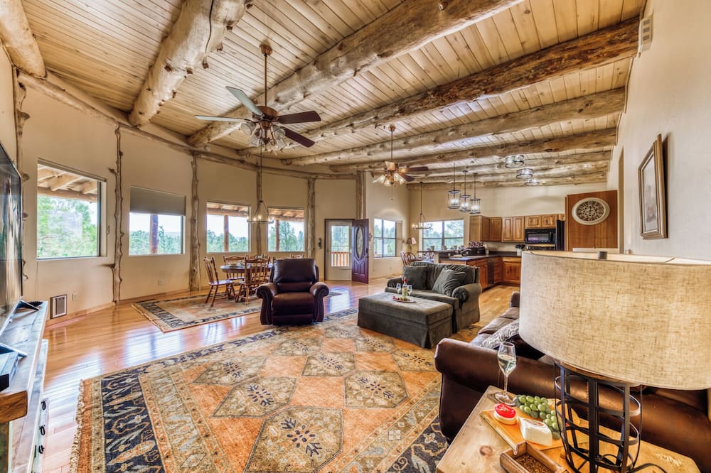 White Mountain Retreat by Ruidoso Vacation Rentals - Fort Stanton, NM