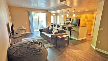 Kondominium, 3 kamar tidur | Area keluarga