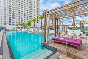 2 outdoor pools, open 9:00 AM to 10:00 PM, free cabanas, pool umbrellas - OCEAN VIEW 2BD-2BA CONDO 2207 (Hollywood)