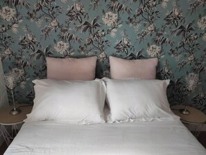 1 chambre, bureau, Wi-Fi gratuit, draps fournis