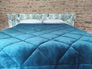 1 habitación, escritorio, wifi gratis y ropa de cama