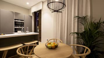 Superior Apartment | Private kitchen | Stovetop, dishwasher, toaster, cookware/dishes/utensils