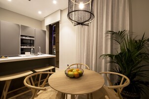 高级公寓 | 私人厨房 | 炉灶、洗碗机、烤面包机、厨具/餐具