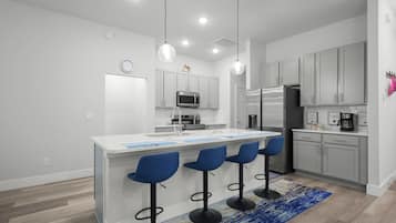 House, Multiple Beds, Kitchen | Private kitchen | Fridge, microwave, oven, stovetop