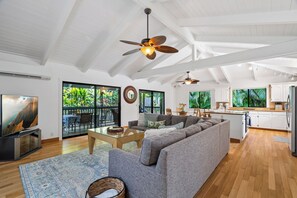 Smart TV, reproductor de DVD y libros