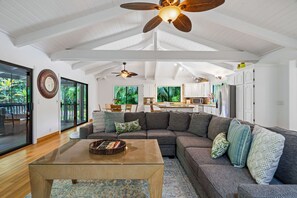 تلفزيون ذكي، مشغل دي في دي، كُتُب