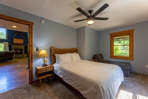 4 室のベッドルーム、旅行用ベビーベッド、WiFi、ベッドシーツ