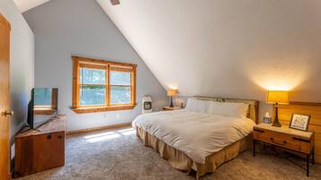 4 bedrooms, travel crib, WiFi, bed sheets