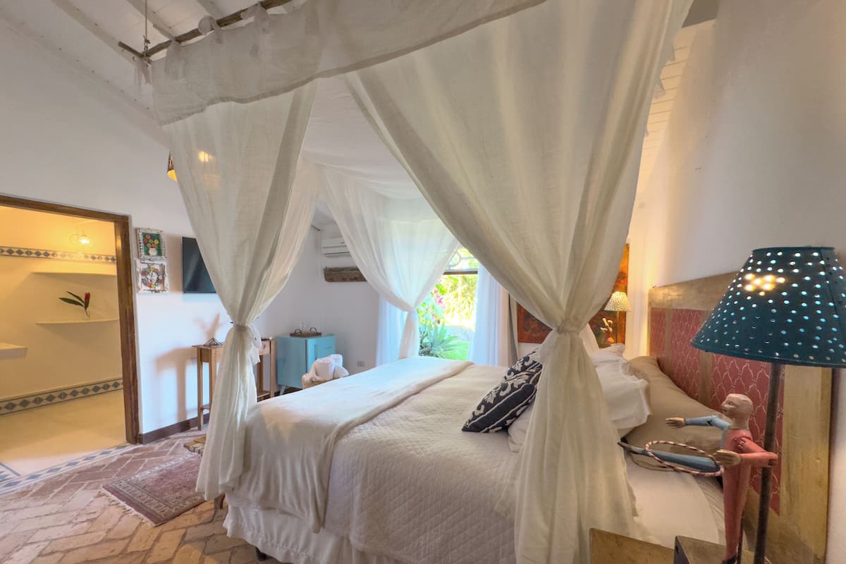 Comfort Suite | 1 bedroom, blackout curtains, iron/ironing board, free WiFi