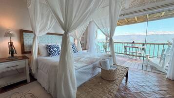 Luxury Suite | Blackout drapes, iron/ironing board, free WiFi, bed sheets