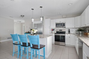 House, Multiple Beds, Patio, Garden View | Private kitchen