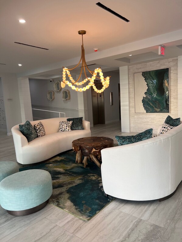 Interior - DAILY SUNSETS ON VANDERBILT BEACH STEPS AWAY (Naples)