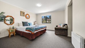 3 makuuhuonetta, silitysrauta/-lauta, Wi-Fi, vuodevaatteet