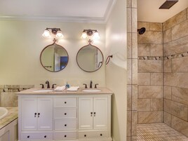 Studio (4 Bedrooms) | Property amenity