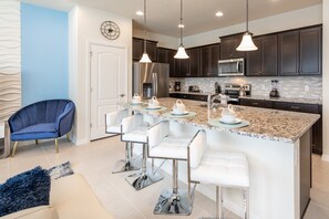 冰箱、微波炉、烤箱、炉灶