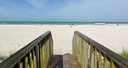Beachfront condo with gorgeous view of the gulf.