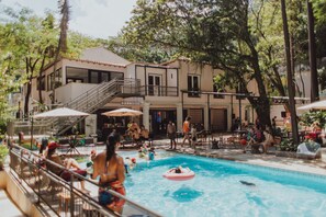 Outdoor pool, pool loungers - Jo&Joe Rio de Janeiro Largo do Boticário (Rio de Janeiro)