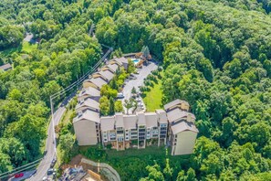 Exterior - Condo in the Smokies! 2 miles to Gatlinburg 5 Beds (Gatlinburg)