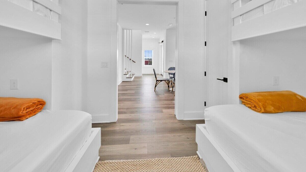 8 多间卧室、熨斗/熨衣板、WiFi、床单