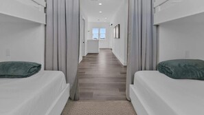 8 dormitorios, tabla de planchar con plancha, wifi y ropa de cama