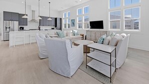 Una televisión, una oficina