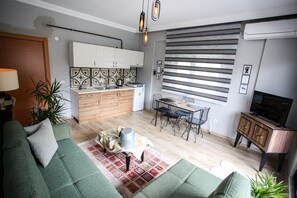 迷你冰箱、炉灶、厨具/餐具、冰柜