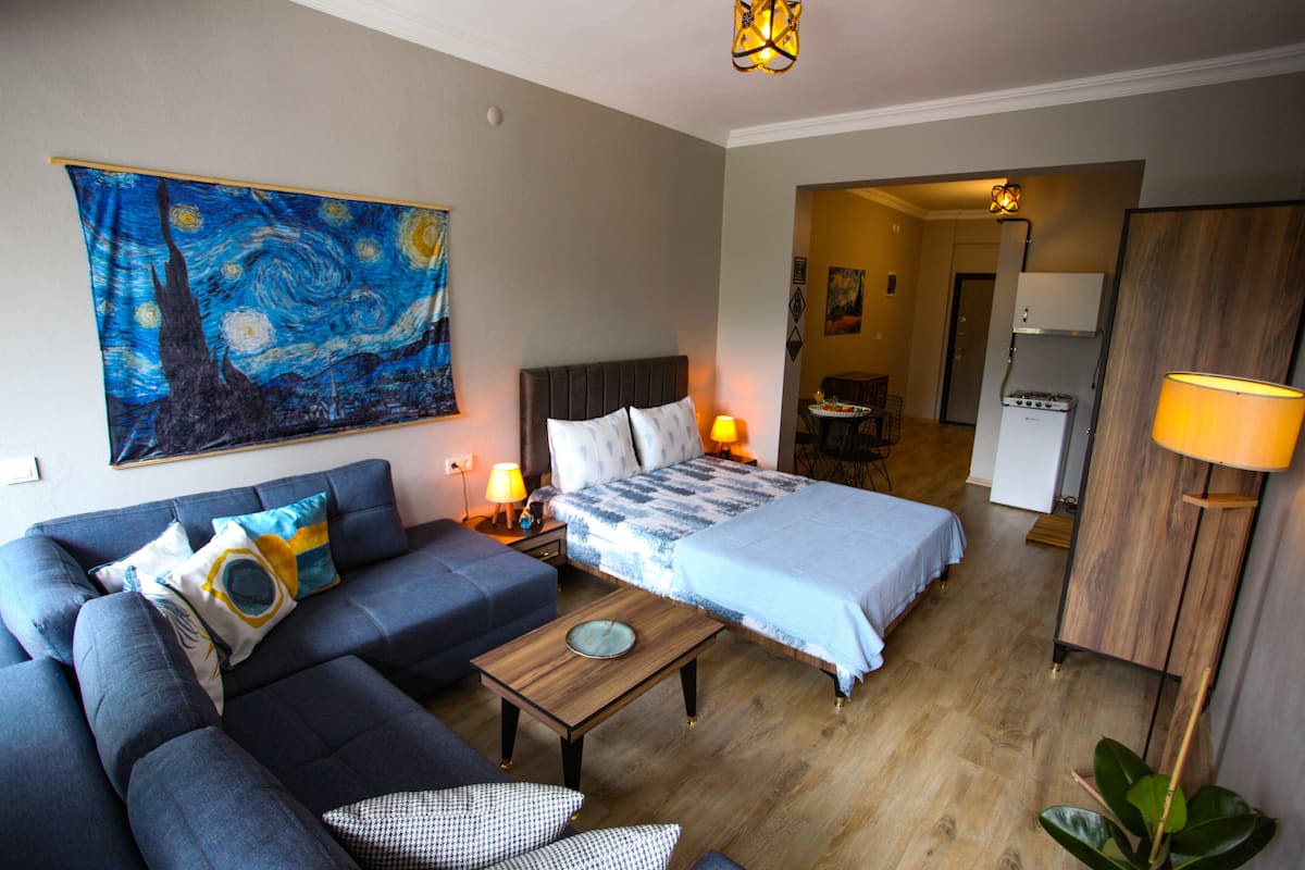 Basic Studio | 1 bedroom, desk, iron/ironing board, free WiFi