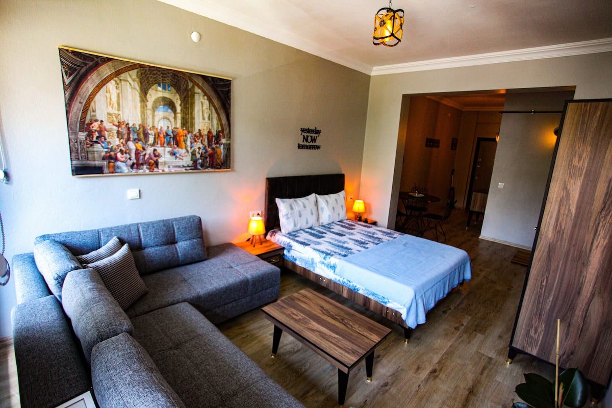 Basic Studio | 1 bedroom, desk, iron/ironing board, free WiFi