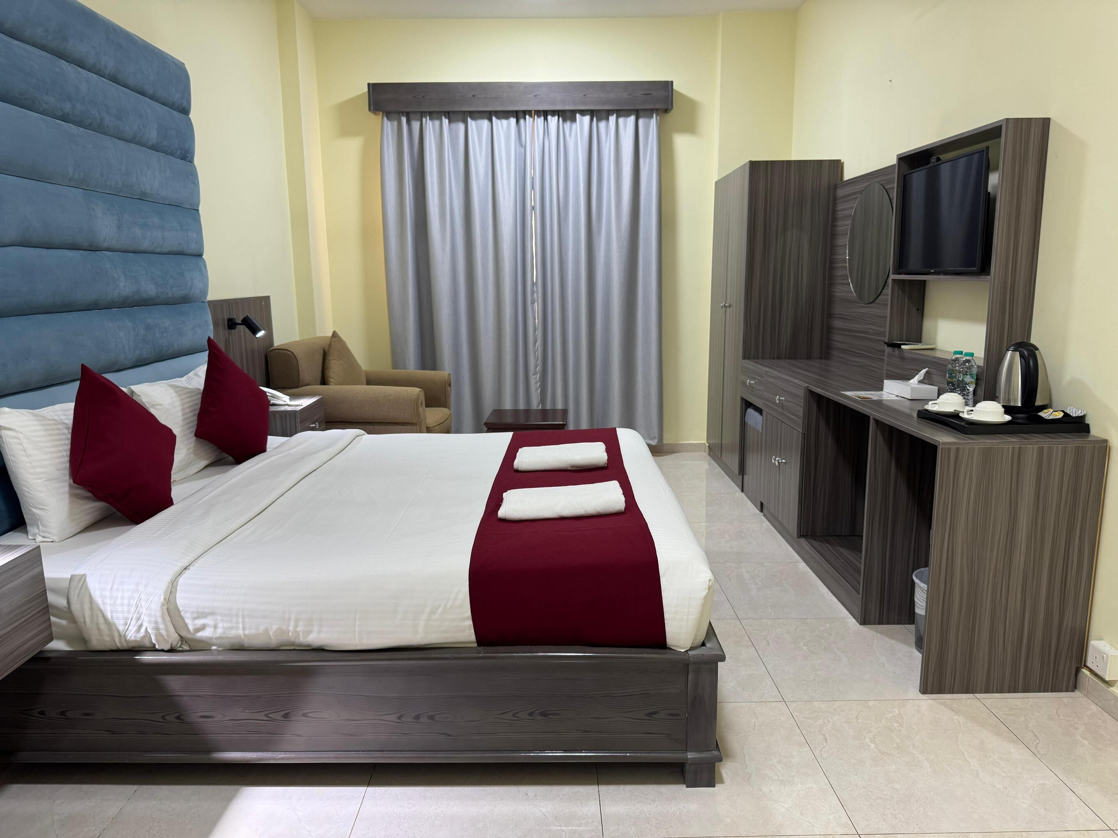 طراز فريد لكل وحدة ومكتب وتجهيزات عازلة للصوت ومكواة/لوح كي