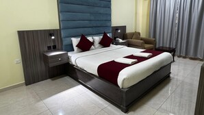 Standard Room, 1 Katil Raja (King) | Meja, kalis bunyi, seterika/papan seterika, Wi-fi percuma 