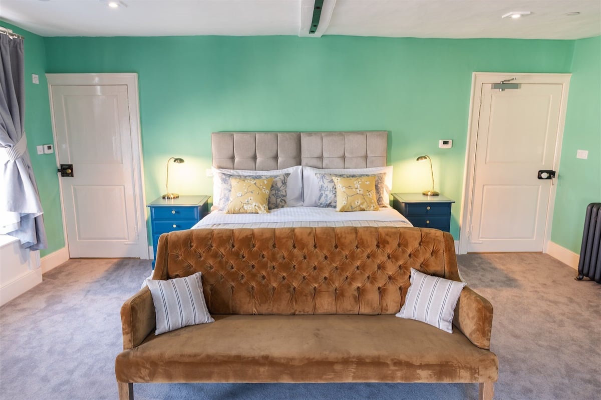 The Regency | Bügeleisen/Bügelbrett, kostenloses WLAN, Bettwäsche