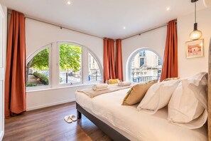 Room - Sweett | Notre Dame II (Paris)