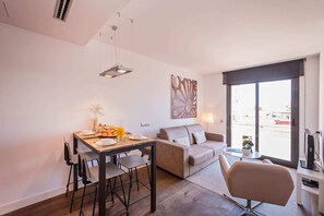 Dining - Sweett | Palau 601 - One Bedroom Apartment, Sleeps 3 (Barcelona)
