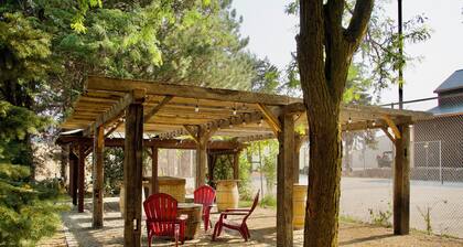Farm Getaway with hot tub and private indoor heated pool