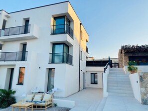 Exterior - Waterfront apartment, prestige villa, sea access (Calvi)