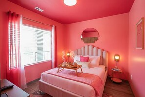 4 bedrooms, internet, bed sheets