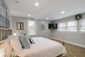 7 bedrooms, WiFi, bed sheets