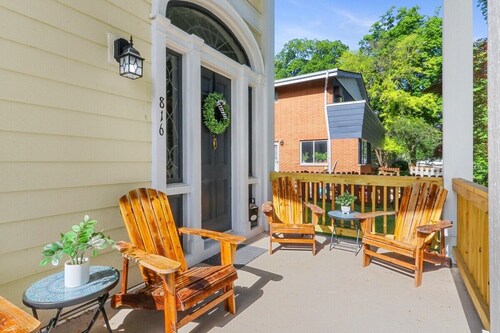 White House on Wisconsin-Entire Property |Renovated Colonial Revival |Horticultural Hall |Sleeps 20