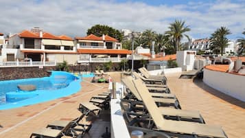 Een verwarmd zwembad