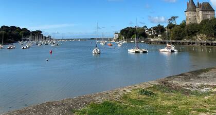 Maison familiale à 3 minutes à pied de la plage, proche du centre avec ses vélos