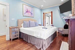 6 bedrooms, iron/ironing board, travel cot, free WiFi - Historic Mansion in Heart of Downtown Lexington (Lexington)