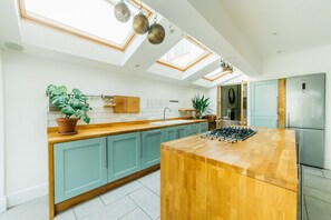 Private kitchen - Stylish & Spacious Victorian Home in Trendy Suburb (Bishopston)