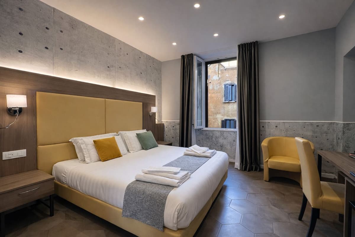 Junior Double Room, 1 Bedroom | Minibar, in-room safe, desk, blackout curtains