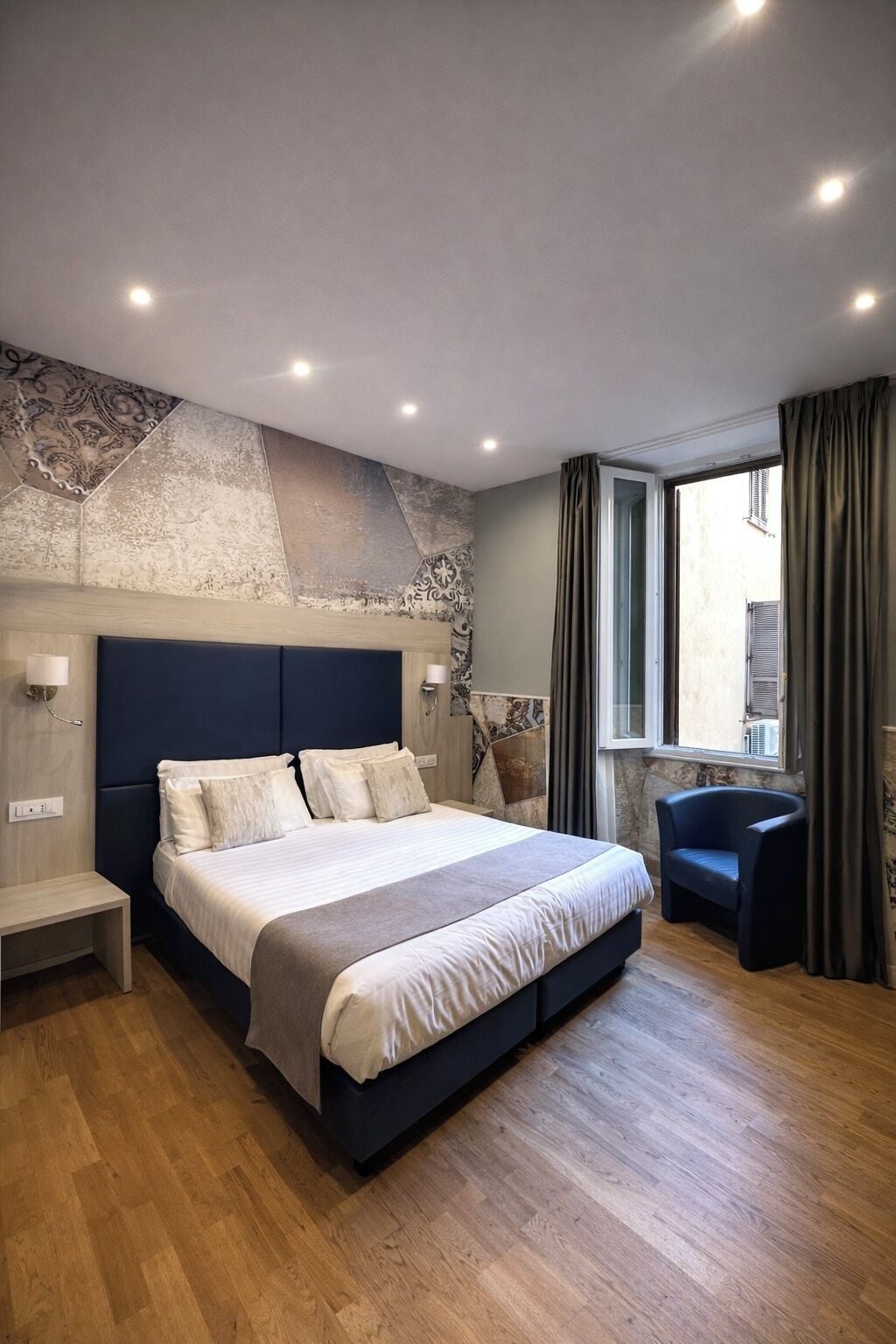 Quarto triplo luxo, 1 quarto | Frigobar, cofres nos quartos, escrivaninha, cortinas blackout